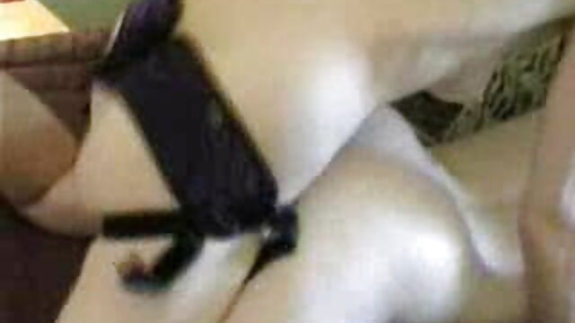Porno nessuna registrazione  Giovane, bionda, spaventoso, sdraiato sul letto ama il video porno ciccione pelose sesso