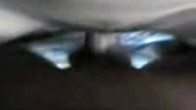 Porno nessuna registrazione  Una giovane donna con una benda video mature pelose e le mani legate con un uomo